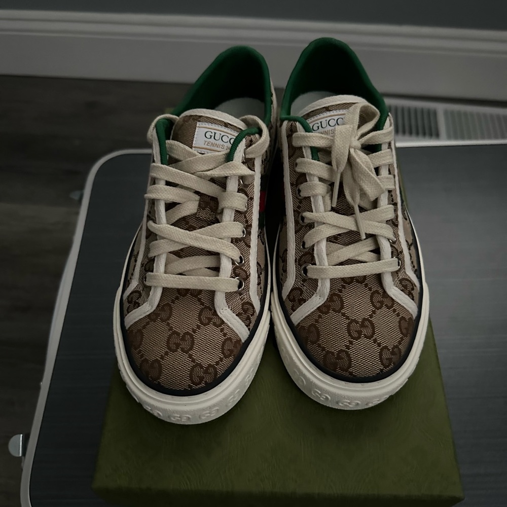 Gucci shoes! - Picture 5 of 5